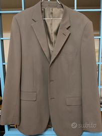 Completo elegante da uomo.