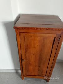 Piccola credenza o mobiletto antico in mogano