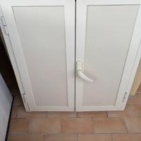 Ante in alluminio e soglia in marmo