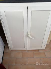 Ante in alluminio e soglia in marmo