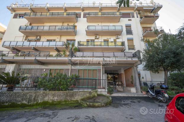 Ampia metratura in complesso residenziale con box