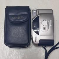 Macchina fotografica vintage Minolta F25 autoflash