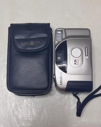 Macchina fotografica vintage Minolta F25 autoflash