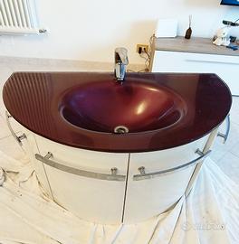 lavandino bagno in vetro bordeaux con sportelli