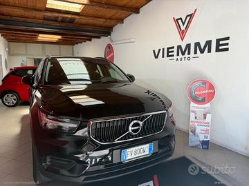 VOLVO XC40 D3 R-design
