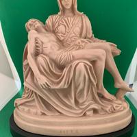 Scultura copia Pietà di Michelsngelo
