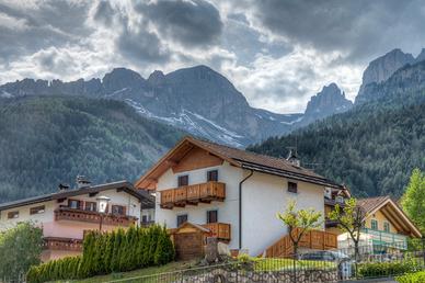 Soleggiata nel cuore delle Dolomiti di Fassa
