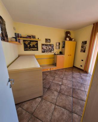 Cameretta completa per ragazzi/ bambini. 2 letti