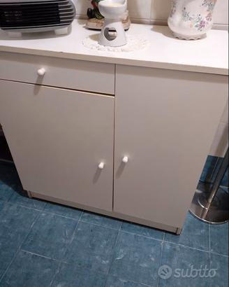 4 pezzi cucina più 1 bagno