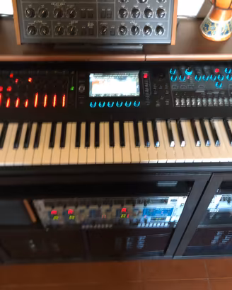 Roland Fantom 6 Ex con oltrw 300€ suoni aggiunti