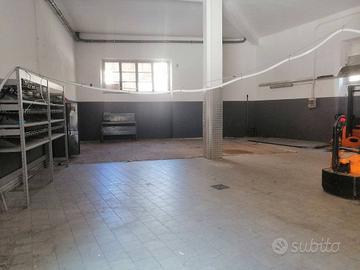 Immobile di 430 m² con più di 5 locali a Milano