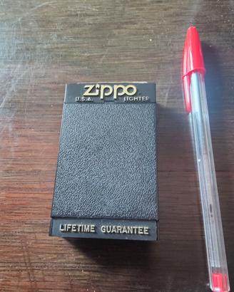 Zippo 368 black Scrimshaw scatola originale ottime