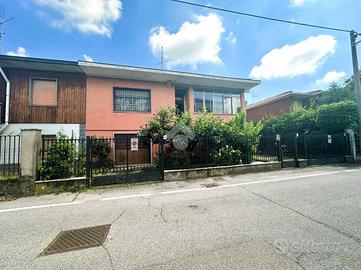 VILLA A SCHIERA D'ANGOLO A MOTTA VISCONTI