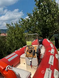 Gommone completto di motore e carello