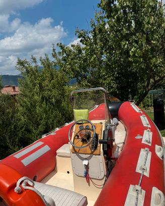 Gommone completto di motore e carello
