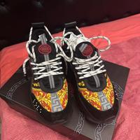 Versace chain reaction