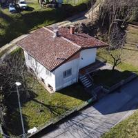 CASA INDIPENDENTE CON GIARDINO IMMERSA NELLA TR...