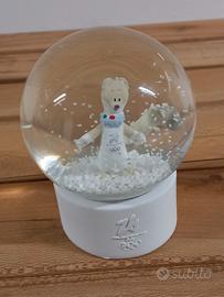 Palla di neve mascotte Tina Olimpiadi 2026