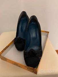 Décolleté con tacco a spillo e fiocco