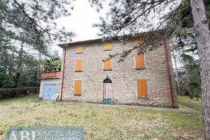 Rustico / Casale di 270 m² con più di 5 locali e b