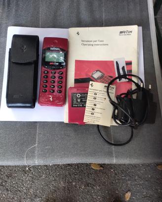 cellulare Tim Ferrari rosso