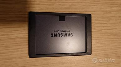 Disco SAMSUNG V-NAND SSD 860 QVO 2TB MZ-76Q2T0 2,5