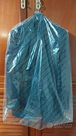 Vestito completo elegante uomo