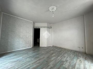 NEGOZIO A TERNO D'ISOLA