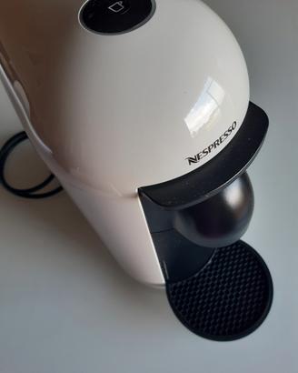 Macchina caffè Nespresso Vertuo Plus Come nuova