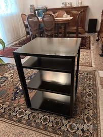 Mobile stereo laccato nero