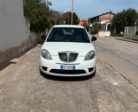 Lancia ypsilon perfetta in tutto