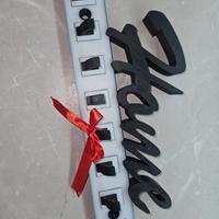 Portachiavi da muro con scritta home in 3D 