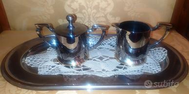 Set da colazione in acciaio e oro