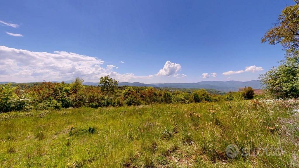 Terreno di 13000 m² a Rieti - Altro