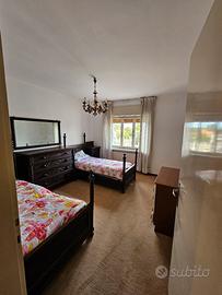 camera da letto antica intagliata