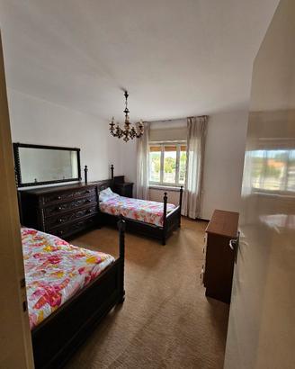 camera da letto antica intagliata
