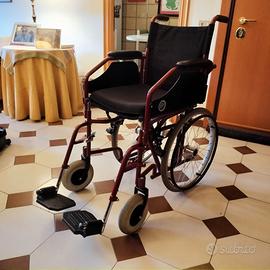 Sedia a rotelle usata.