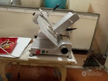 Affettatrice per salumeria