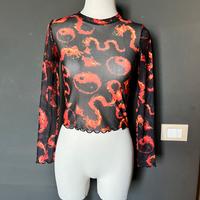 Top mesh nero con draghi rossi