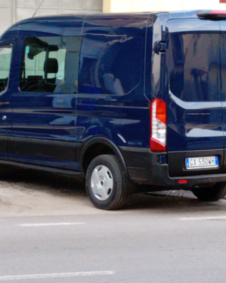Ford transit doppia cabina e vano carico a parte