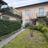 VILLA A SCHIERA A CANTÙ