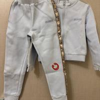 Tuta Guess bambina 6 anni.