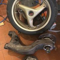 Mono braccio e ruota posteriore 748 916