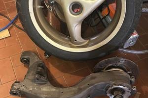 Mono braccio e ruota posteriore 748 916