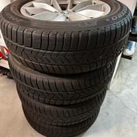 Gomme termiche Pirelli con cerchi da 16 BMW