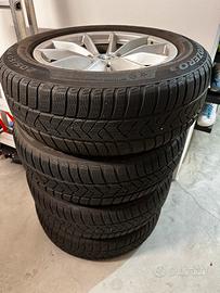 Gomme termiche Pirelli con cerchi da 16 BMW