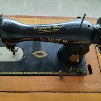 Antica macchina da cucire singer con mobile in leg