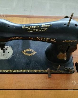 Antica macchina da cucire singer con mobile in leg