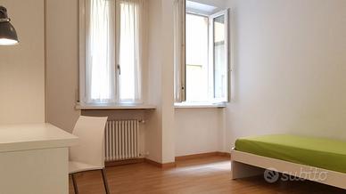 Luminosa stanza singola in centro storico da sett