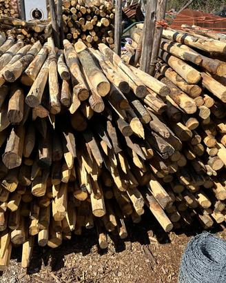 Pali e Legna di castagno per vari utilizzi